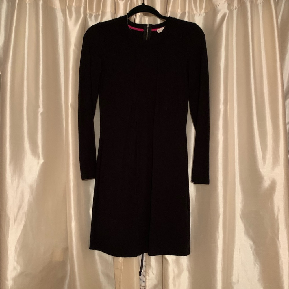 Black bodycon dress